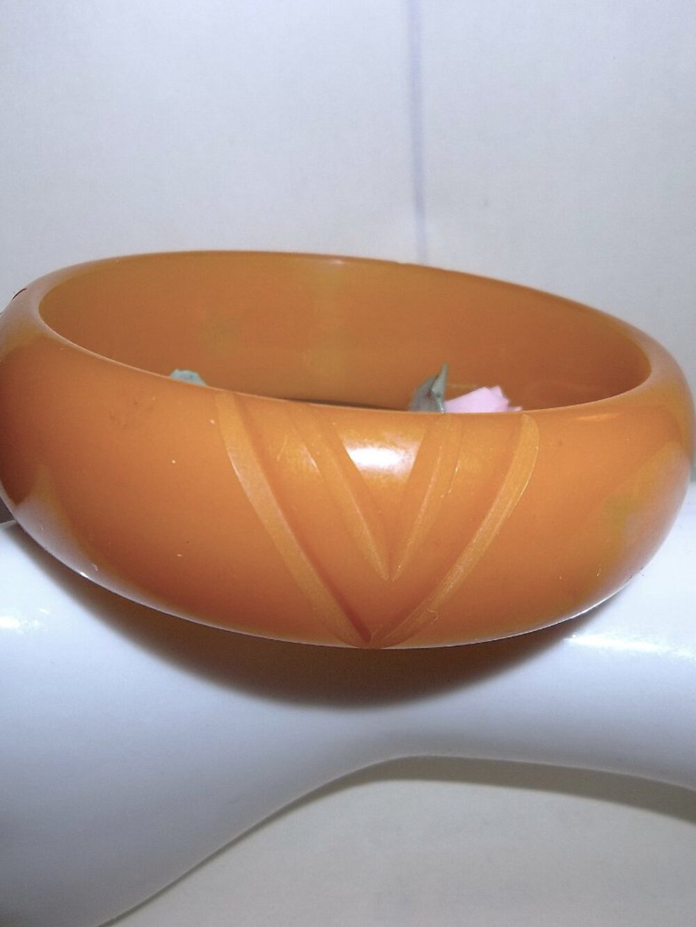 Vintage 1940's Bakelite Carved Caramel Butterscotch Bangle Bracelet -3/4"w EUC